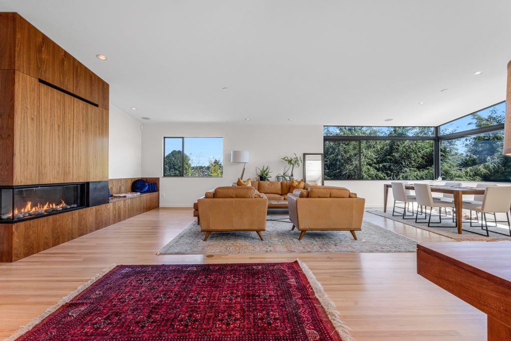 Luxurious Estate Home with Gym, Sauna & City Views gallery image 2