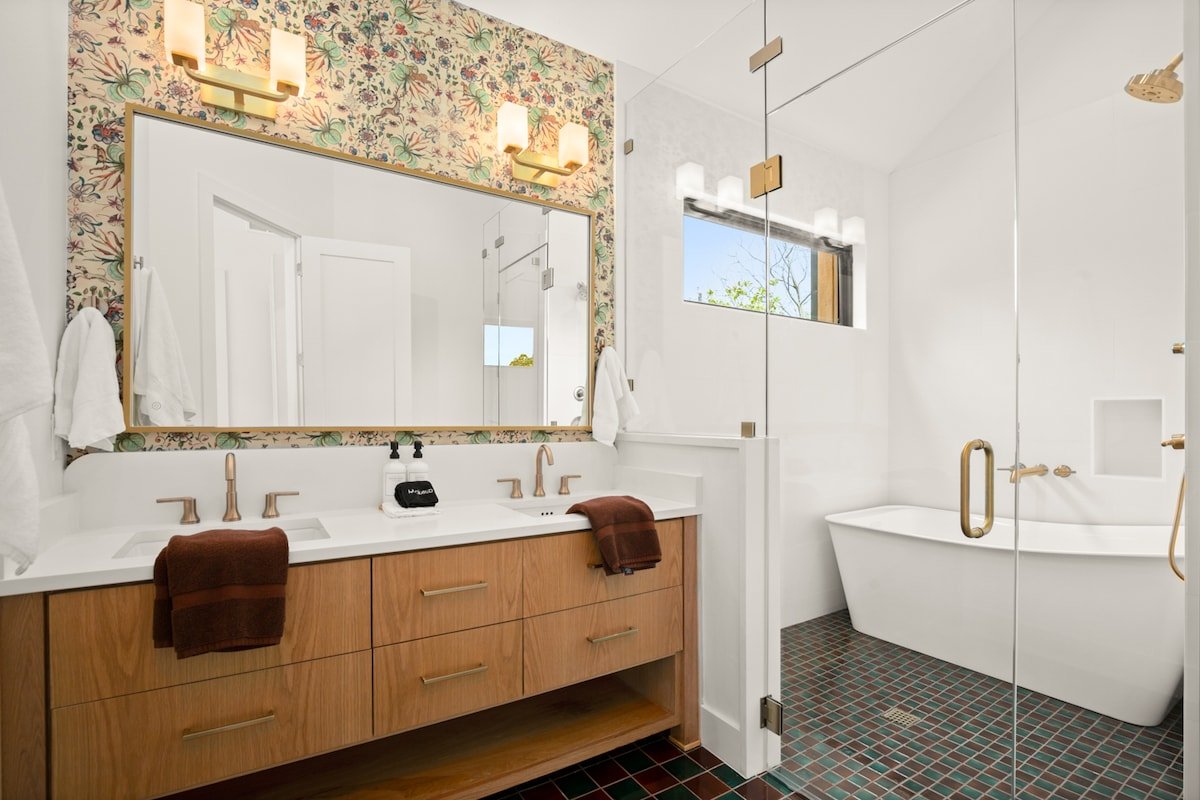 Secluded Luxury Home with Pool – The Marsian! gallery image 5