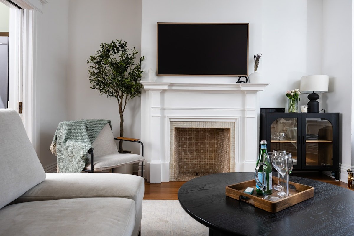 The Shannon House – 4Bed/2Bath + Free Parking! gallery image 3