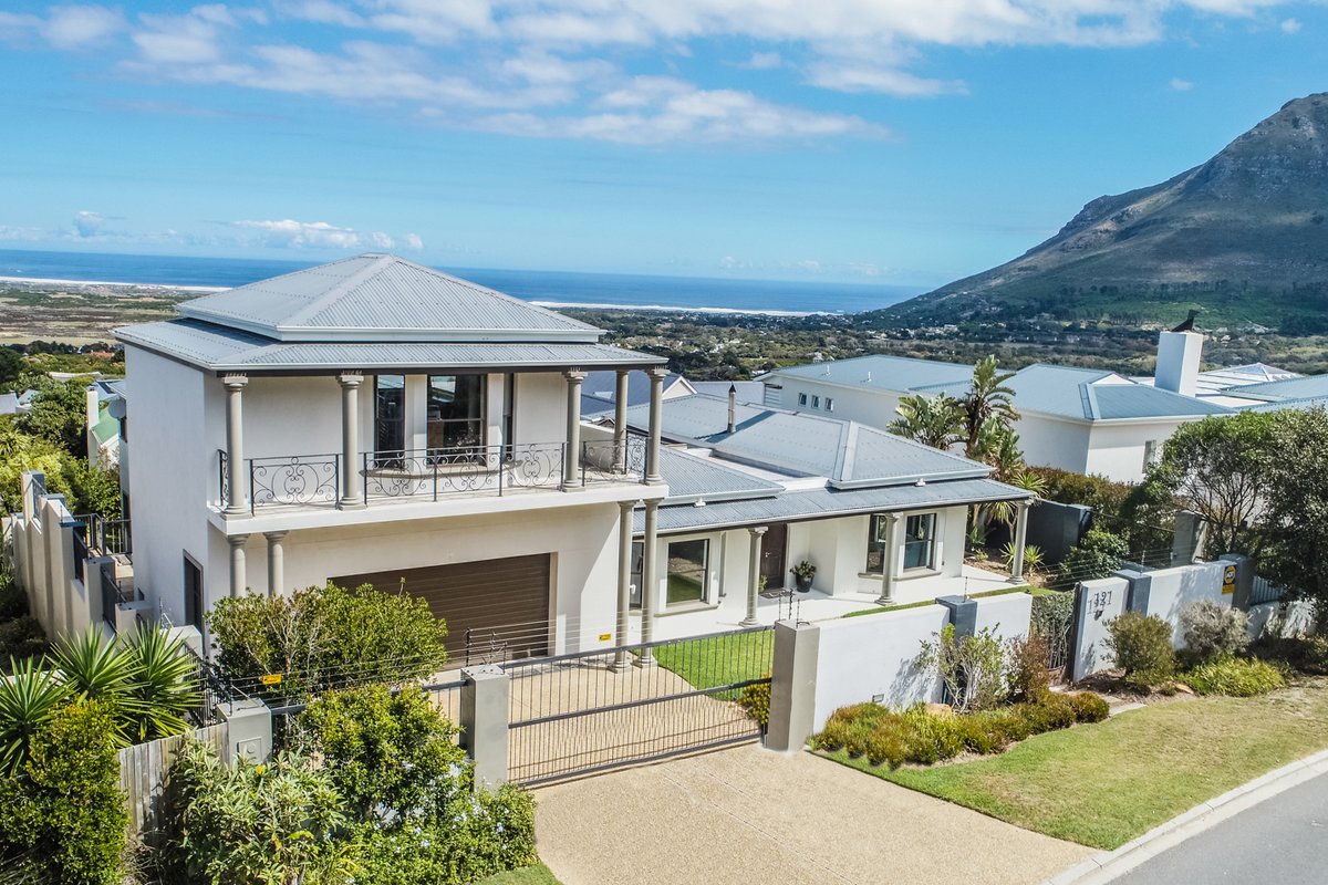 Large 6 bedroom home, ocean and mountain views.