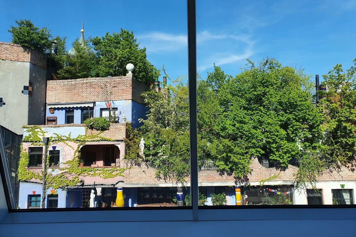 180m2 luxury rooftop in front of Hundertwasserhaus gallery image 3