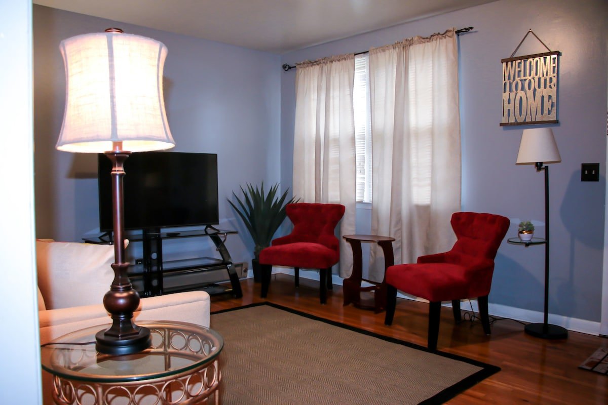 Cozy and Quaint Home- Gulch gallery image 3