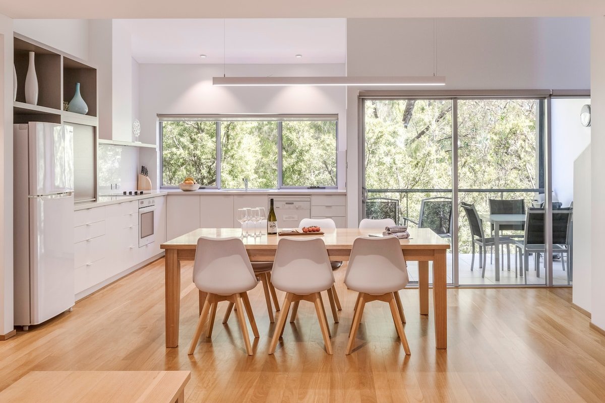 Seascape Luxury Studio Apartment – Luxe Homestays gallery image 2