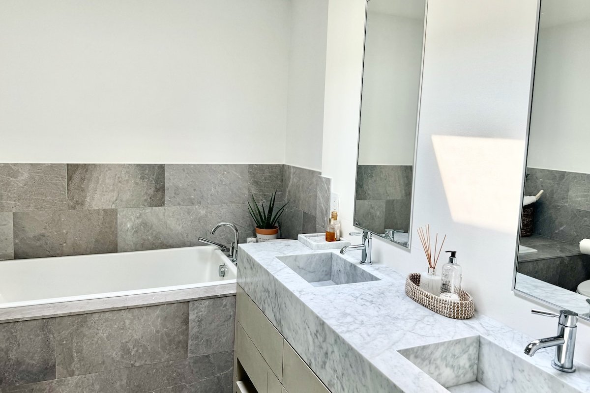 Office | Chef Kitchen | 2 Fireplaces | 4 floors gallery image 5