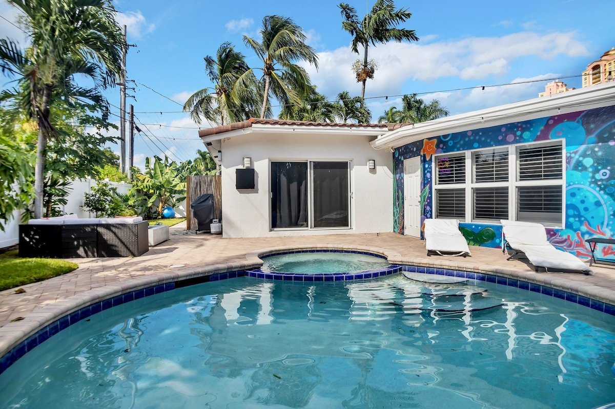 Entire Lux Home ~ Heated Pool ~ 5 min walk to beach ~ Game Room ~ Bikes gallery image 3