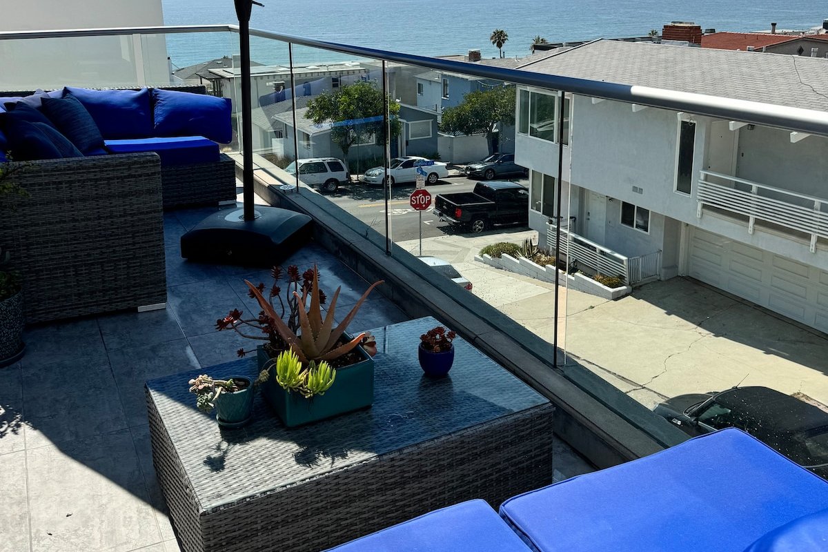 Luxe & Comfy Gem: Ocean View Decks, Hot Tub gallery image 3