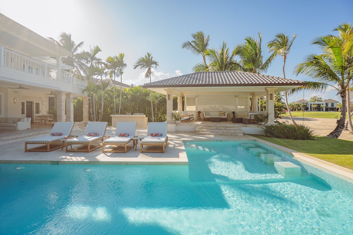 Beautiful Villa Walking Distance to the Beach!