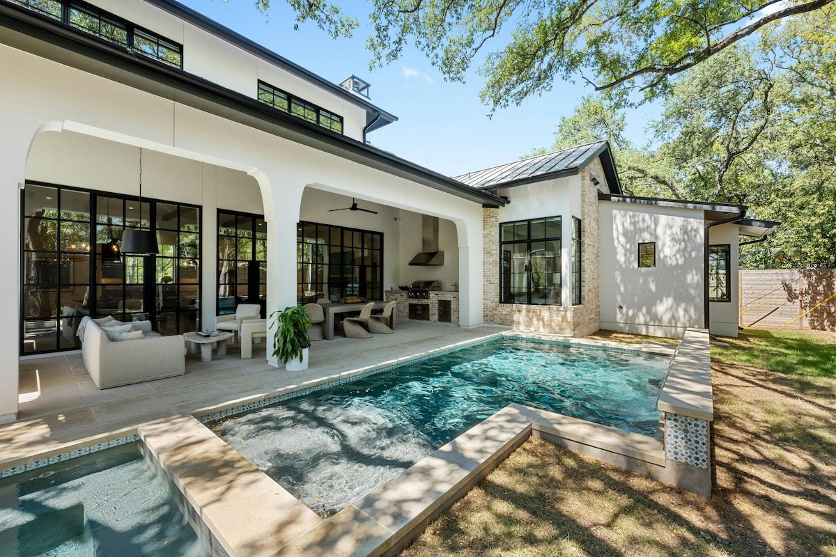 *New Luxe* 6BDR Dream Home / steps from Zilker gallery image 3