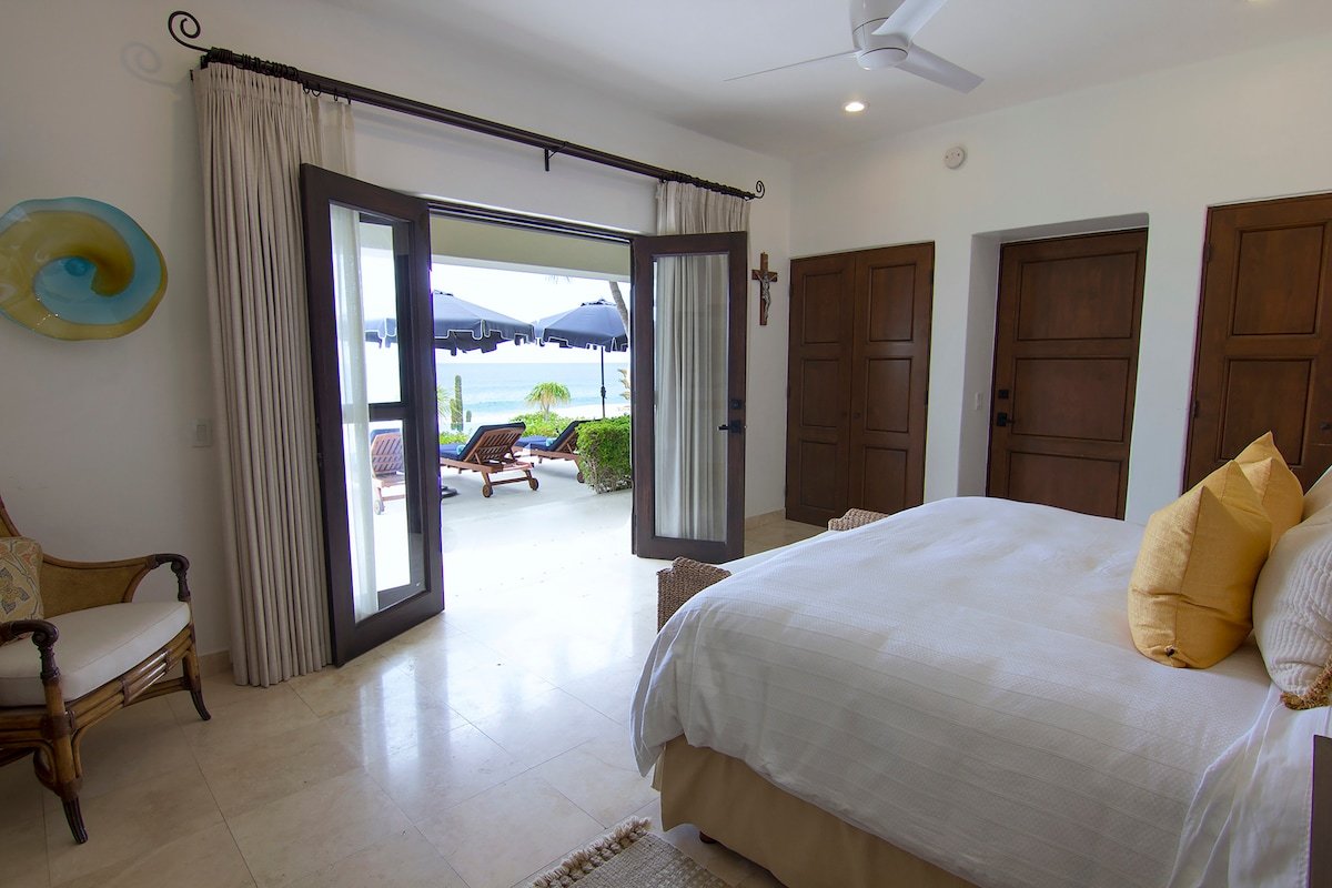 Beachfront Luxury – Villa Delfines by Cabo Villas gallery image 3