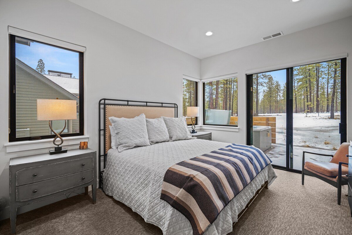 Caldera Family Retreat | Hot Tub, Games & Firepit gallery image 2