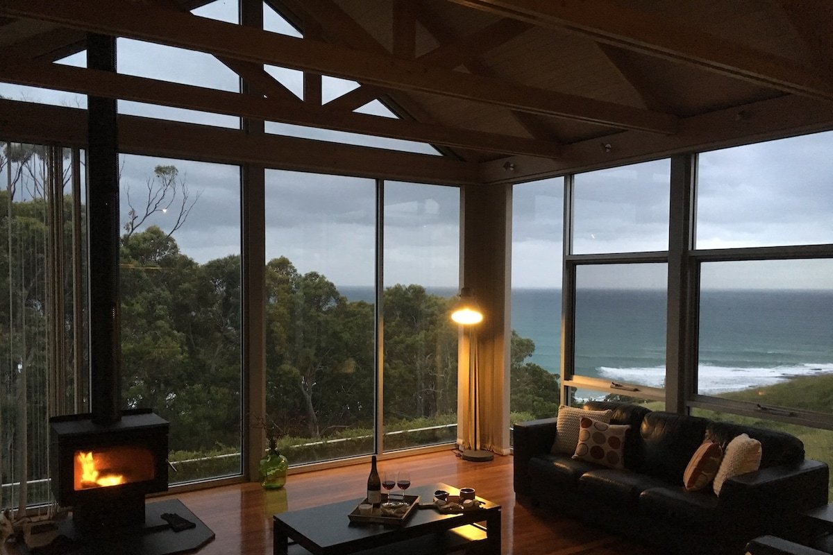 Ocean-side retreat with bush & farm views gallery image 3