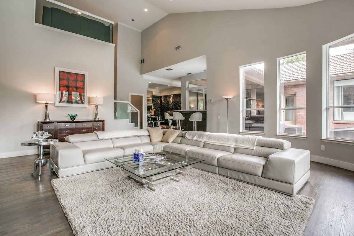 The Best Dallas Has with Heated Pool and Spa gallery image 4