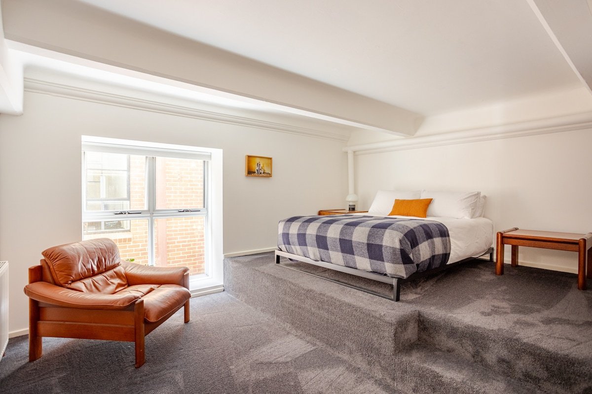 Airy, art-filled Loft in Windsor gallery image 4