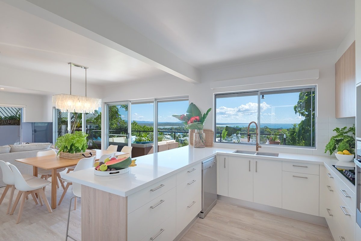 NOOSA HILL HOLIDAY HOUSE – JUST BREATHTAKING gallery image 4