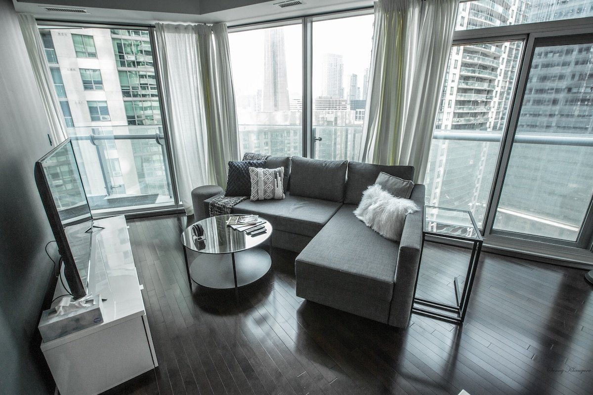 2BR Luxury Condo, Parking & Patio With A View! gallery image 2