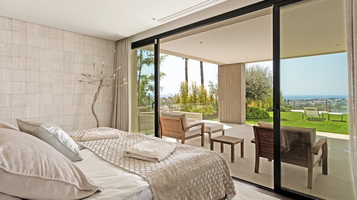 Luxury Villa with Sea views. Cinema. 5 Bedrooms gallery image 2