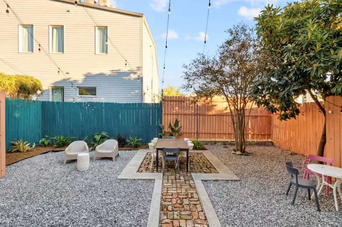 Award-Winning Estate, 3 Units + Private Courtyard gallery image 3