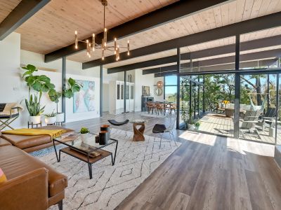 Breathtaking Mid-Century Modern Retreat – Views!