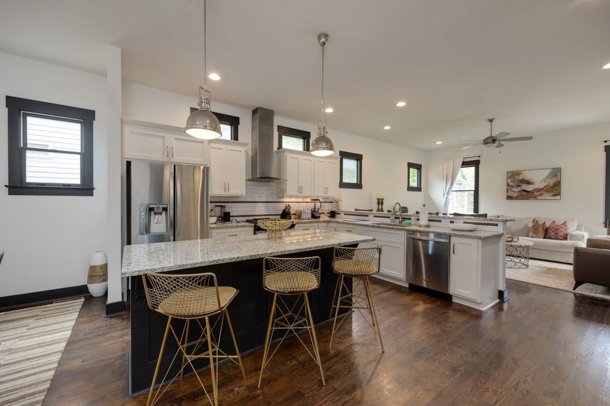 East Nashville | Pool Table & Yard | 30 Day Min gallery image 5