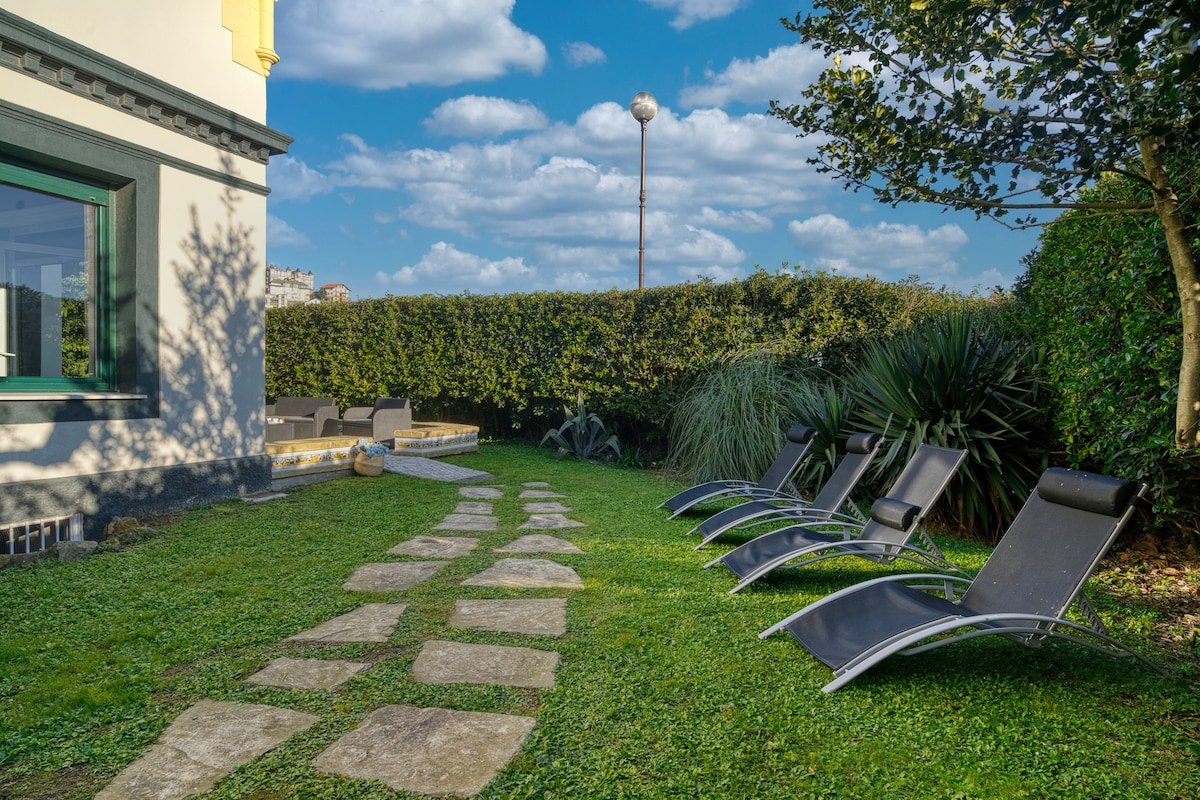 Villa completa en primera linea de playa gallery image 4