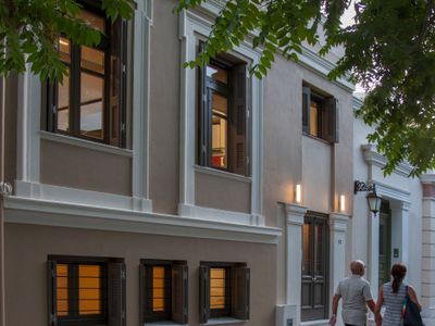 Tripodon Plaka | In the shade of Acropolis by GHH