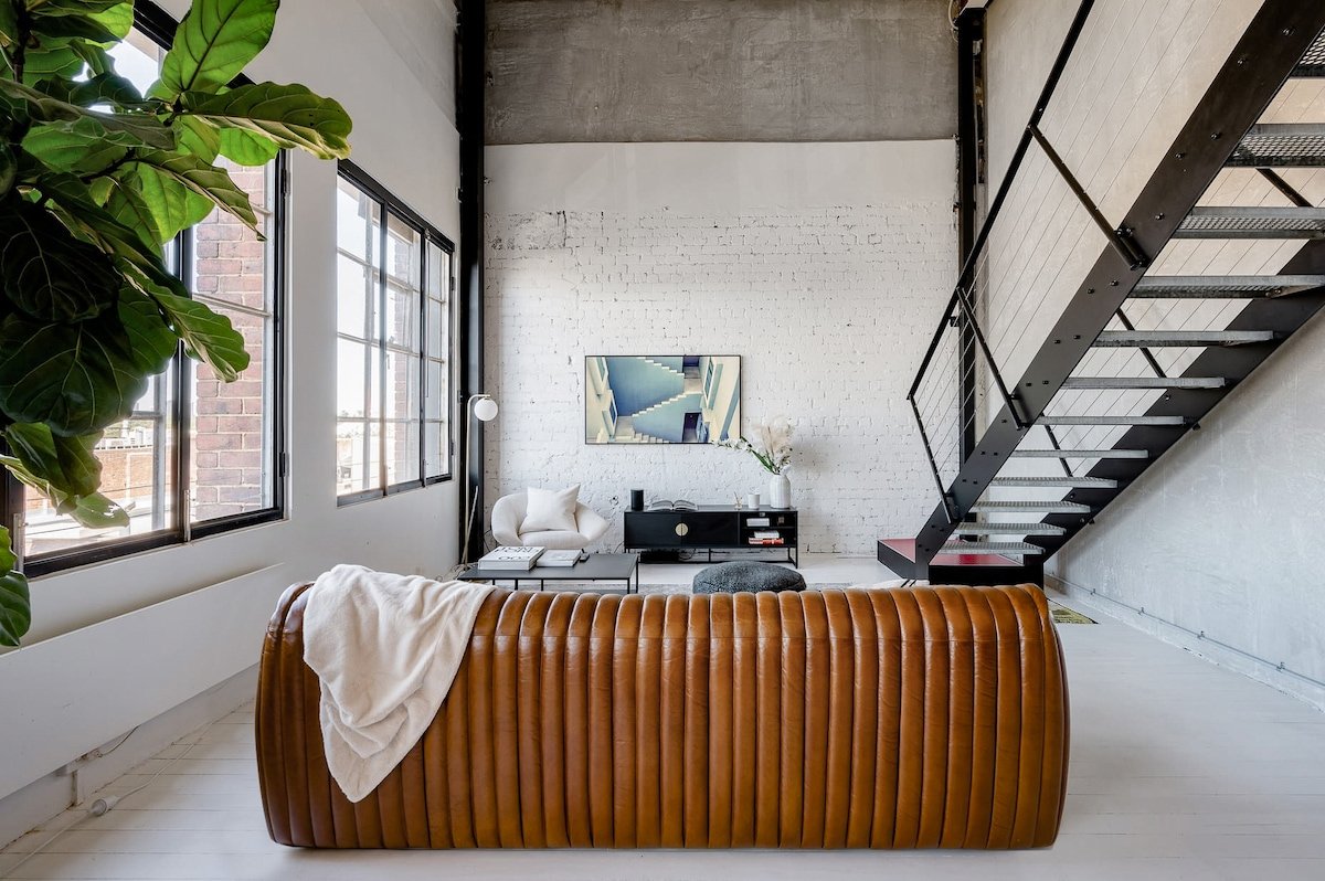 New York Converted Warehouse Apartment in Richmond gallery image 2