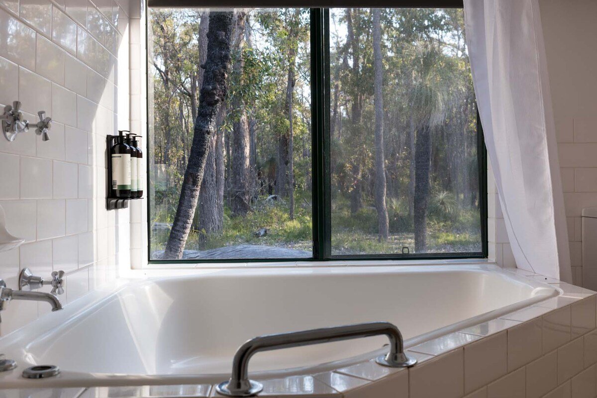 Chardonnay Spa Chalet at Island Brook Estate gallery image 3