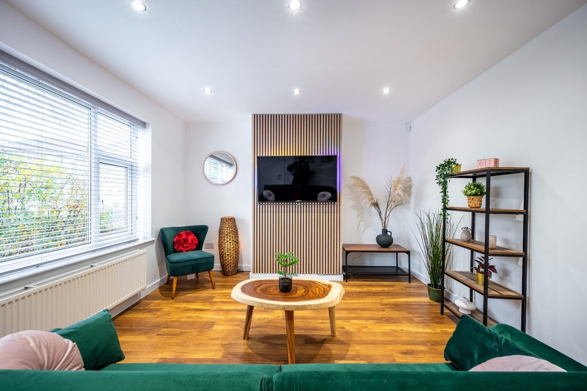 3BR House Old Trafford with Parking