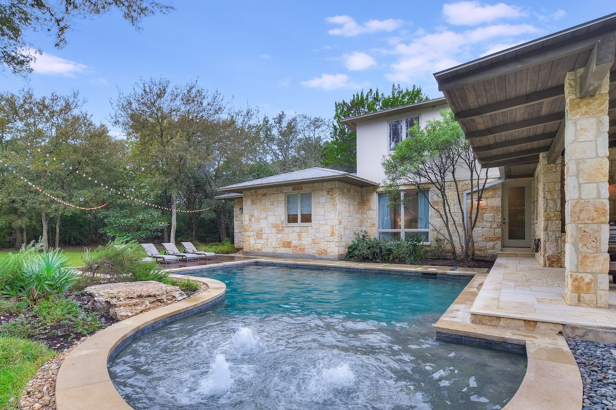 Above Longhorn I Pool I 7mi to Downtown Family Fun gallery image 3