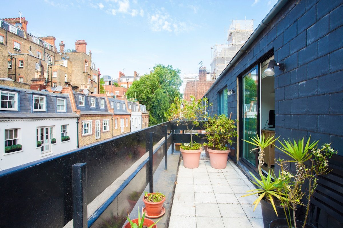 2brm/2.5bath House in Chelsea w/balcony & parking gallery image 5