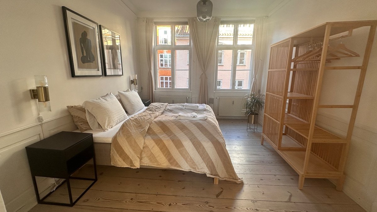 The Square 2 gallery image 4