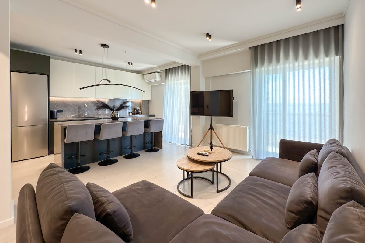 Luxury Sea View Retreat gallery image 3