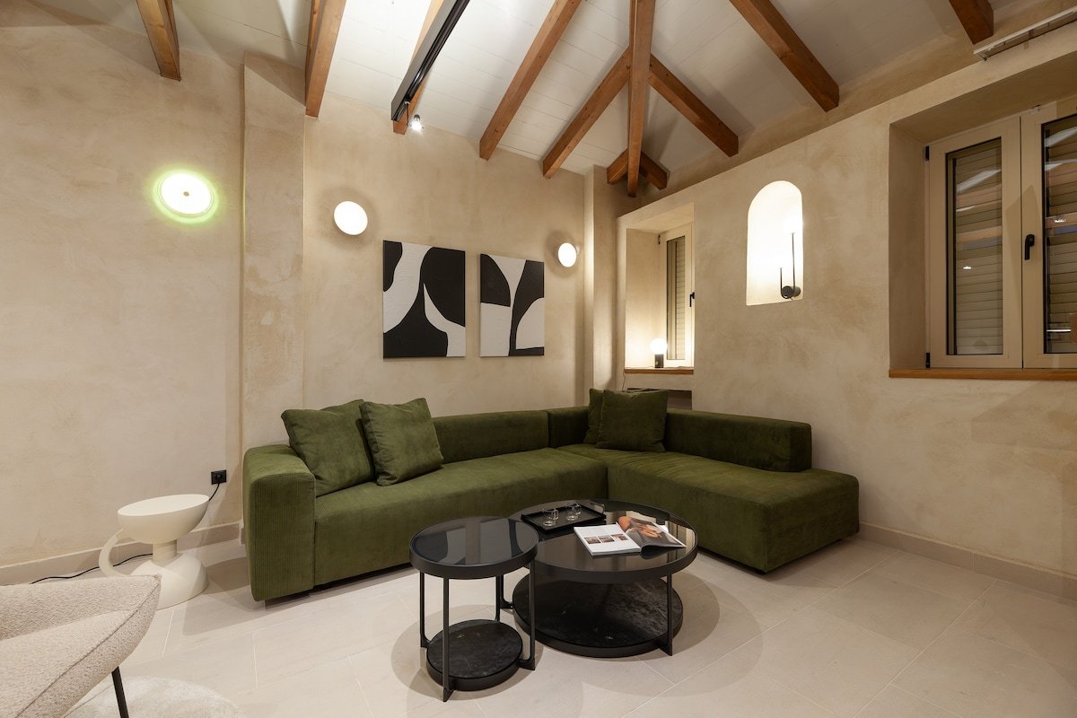 Elegant Luxury House in Plaka with Akropolis View gallery image 5