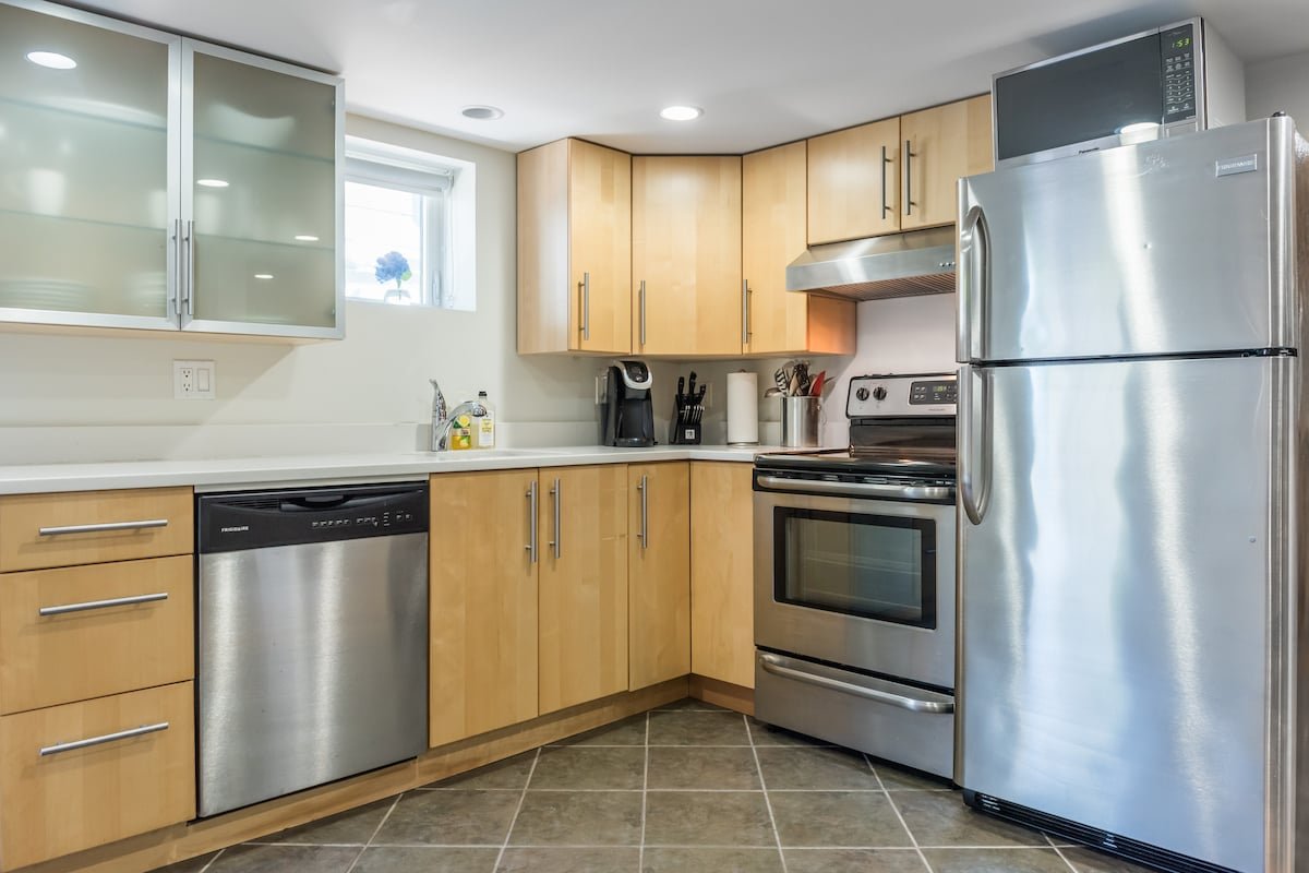 2 Bdrm Garden Suite in the hub of popular Main St gallery image 5