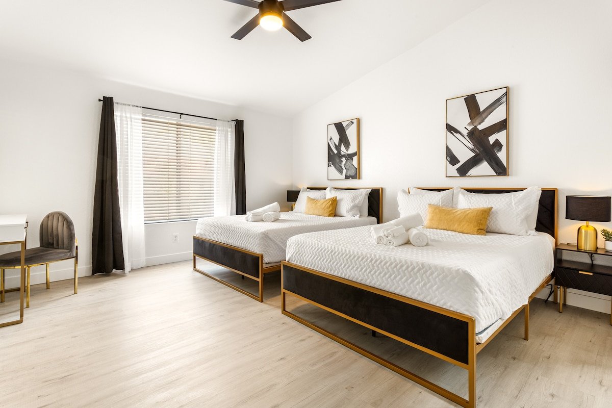 North Vegas Oasis 5BR, Games, BBQ, Heated Pool/Spa gallery image 4