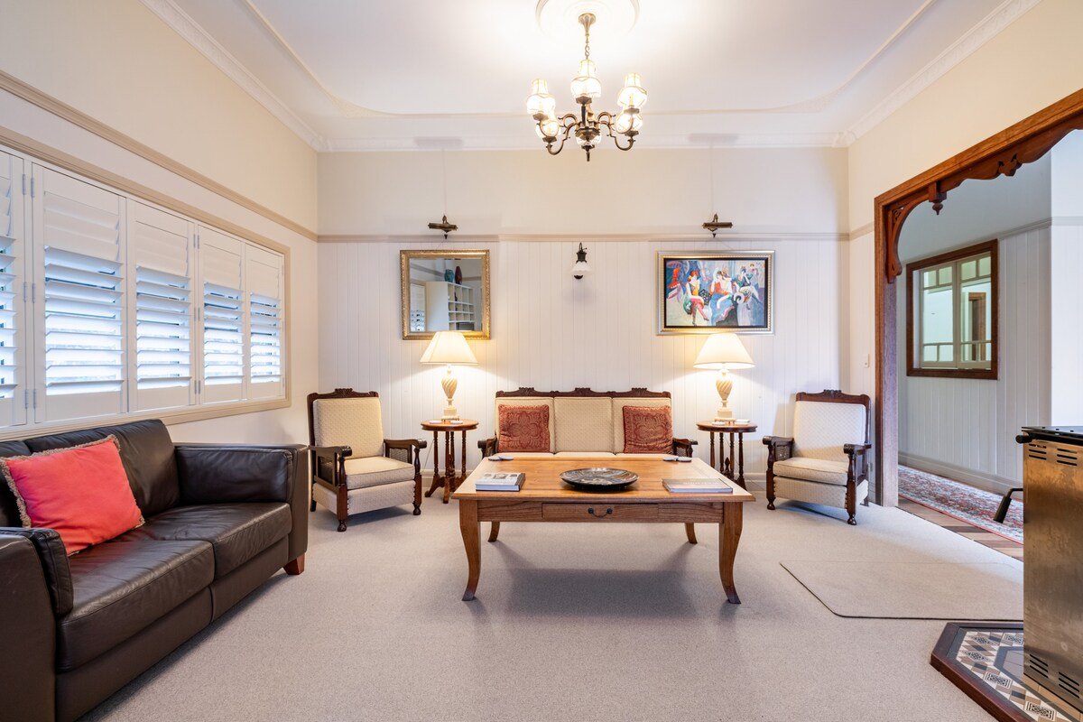 Gracious Spacious & Charming Queenslander, Walk into Maleny gallery image 3