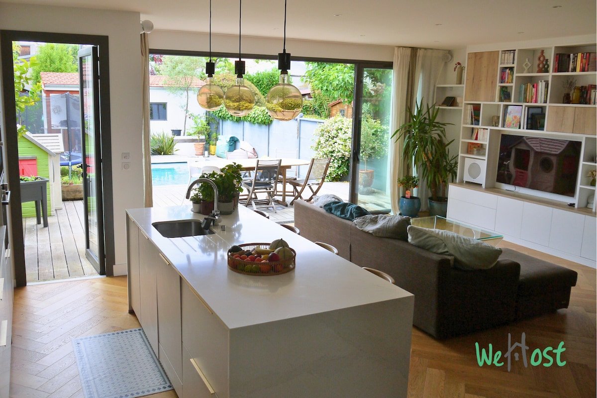 Sublime family home with pool – Primerose gallery image 3