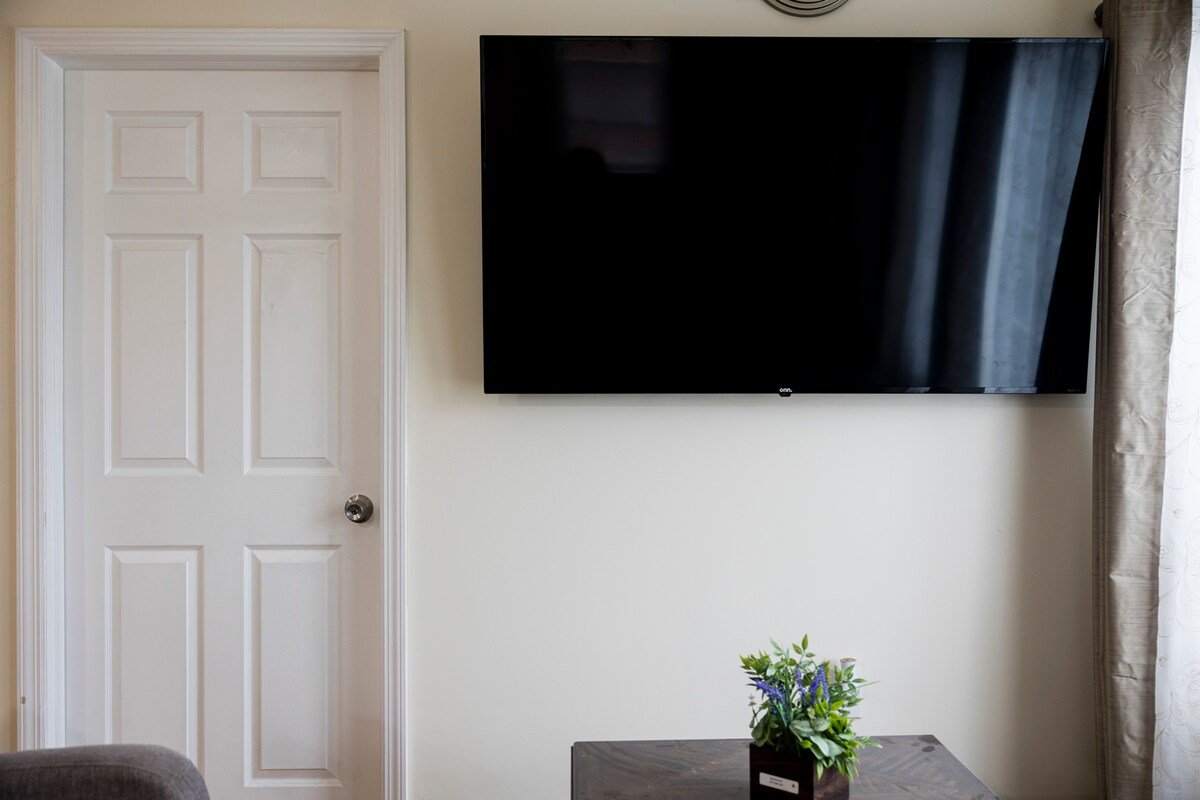 Bright NYC Apt, Near JFK, LGA & Easy Subway Access gallery image 4