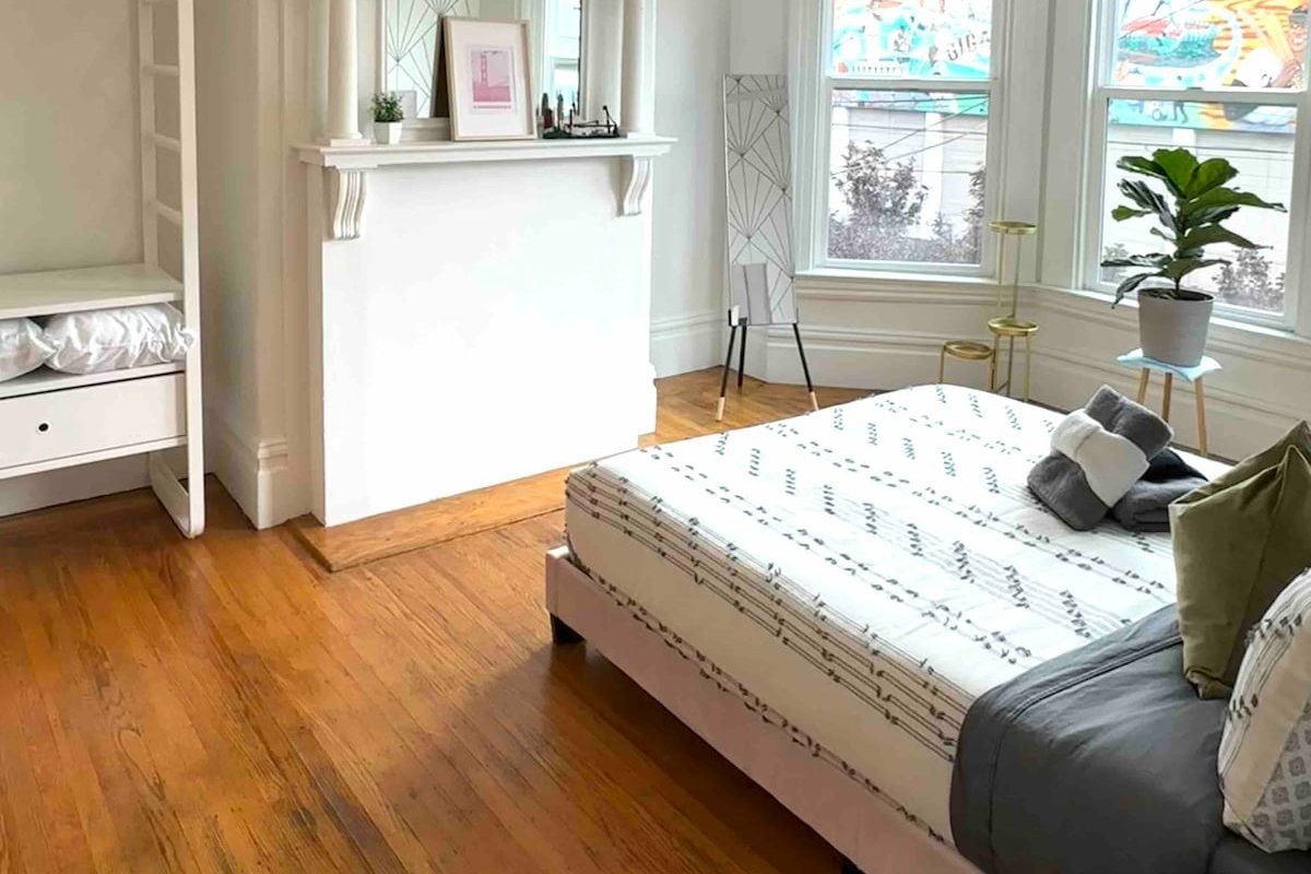 Stylish 3BR Mission Dolores Flat gallery image 2