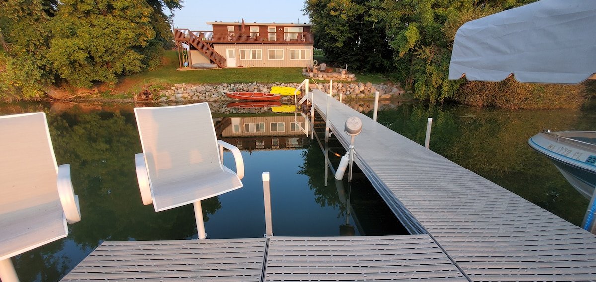 Oma’sEclecticLakeCabin AllSeasonsFamilyFriendsPets gallery image 4