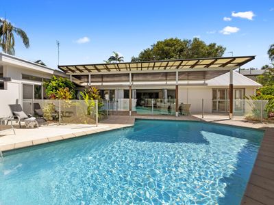 5 minute walk to Noosa Beach & Hastings Street