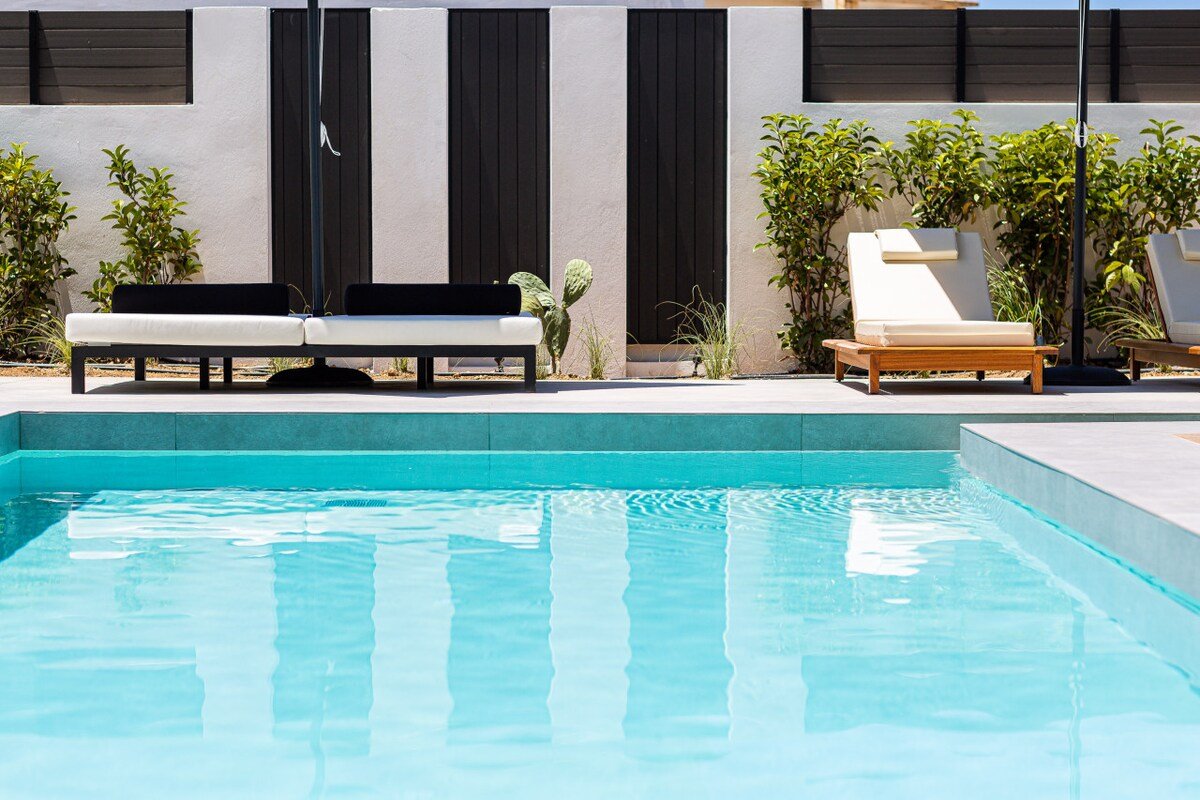 2 Luxury Villas w Nearby Beach! gallery image 3