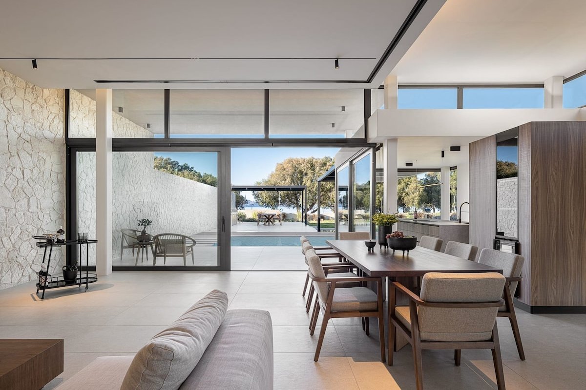 Pnoe Seafront Experience | Villa Etheras gallery image 4