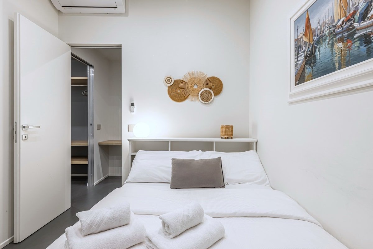 3-Private Bedroom Design House [San Babila M4] gallery image 5