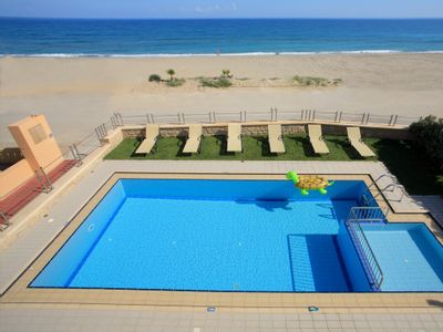 Irida beachfront Villa for 12 next to amenities