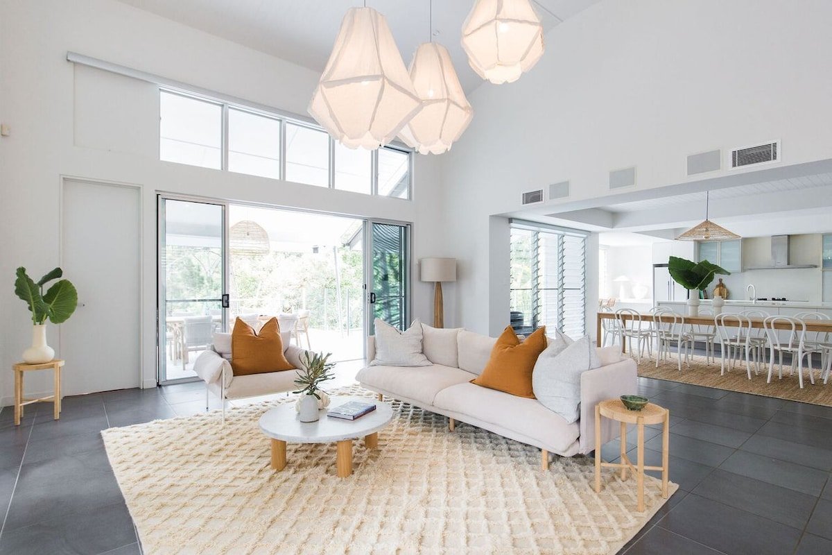 Mamilla Beach House – Private Pool – Designer Home – Media Room gallery image 2