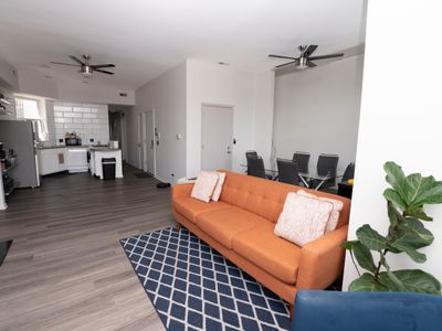 SuperHost! The Best Loc. in Boystown!