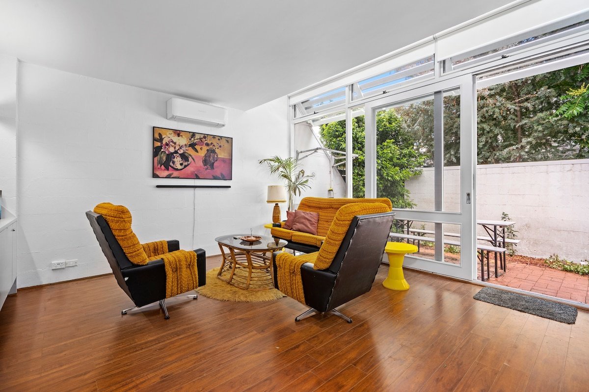 The Warbling Magpie gallery image 5