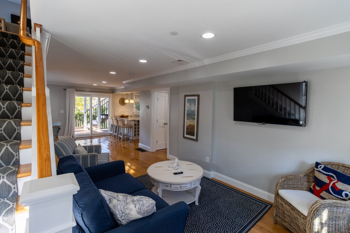 2 Levels, Gourmet Kitchen Minutes to Ocean Dr