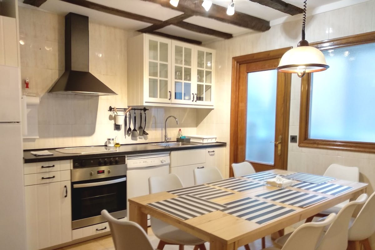 HIRUTXULO RENTAL – OLD TOWN gallery image 2